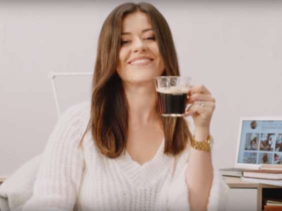 Nescafé zachęca w reklamie do rozmów z przyjaciółkami