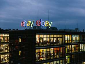 eBay elektroniką stoi