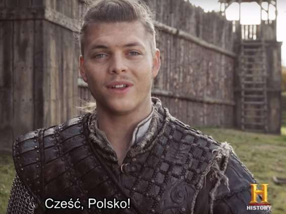 Aktorzy z serialu "Wikingowie" składają Polakom życzenia z okazji 100-lecia niepodległości
