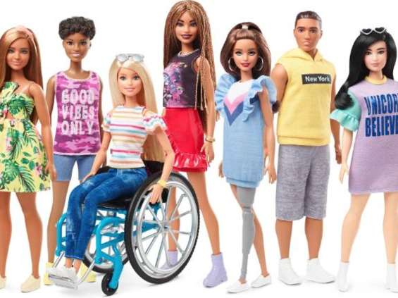 Barbie na wózku inwalidzkim i z protezą