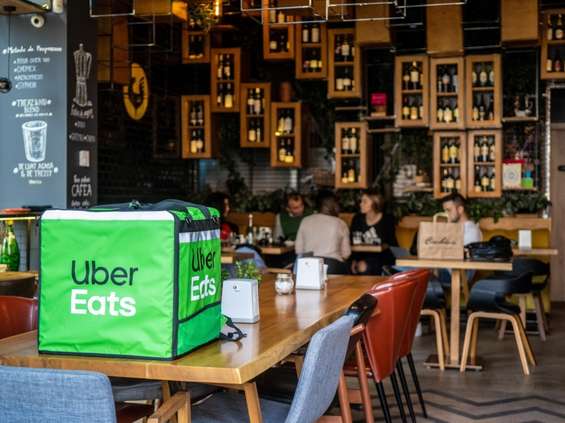 Uber Eats przedłuża do końca roku bezprowizyjny odbiór osobisty