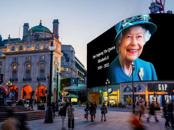 Hołd dla królowej zamiast reklam w Wielkiej Brytanii